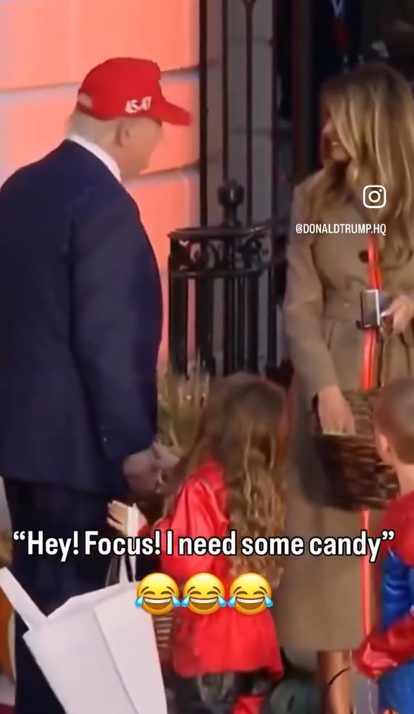 Imagen de Y Niña se enoja por que el presidente Trump no le daba dulces. El presidente se volteó y la niña solo se fue hasta qué Trump volteara a darle sus dulces de Halloween!
